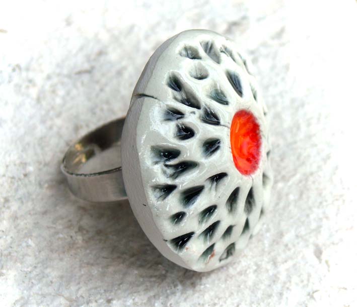 Adjustable red ring