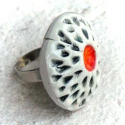 Adjustable red ring